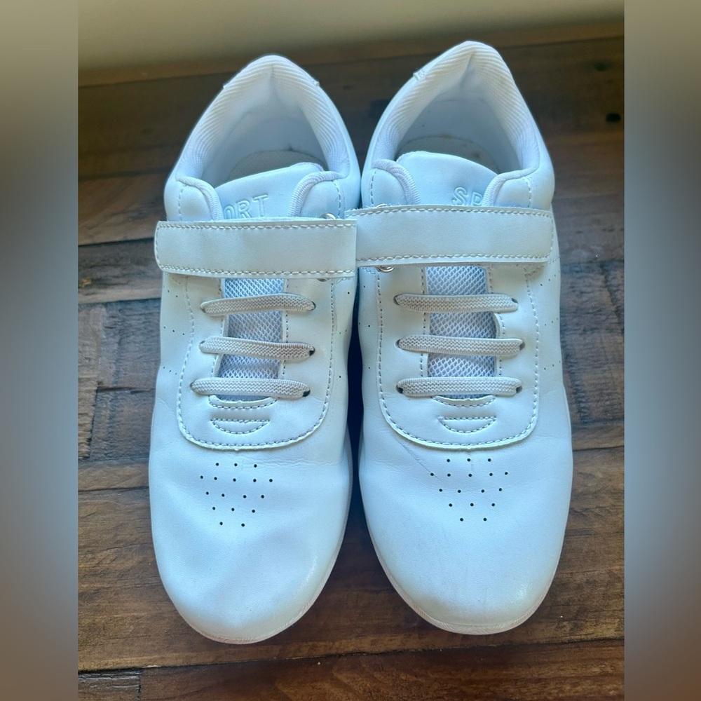 Girls Cheerleading Shoes. Size 3.